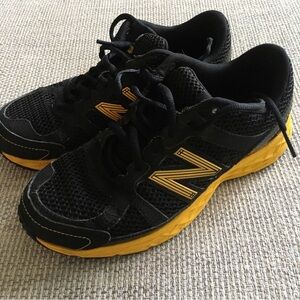 New Balance Kids Black and Yellow Sneakers 4.5
